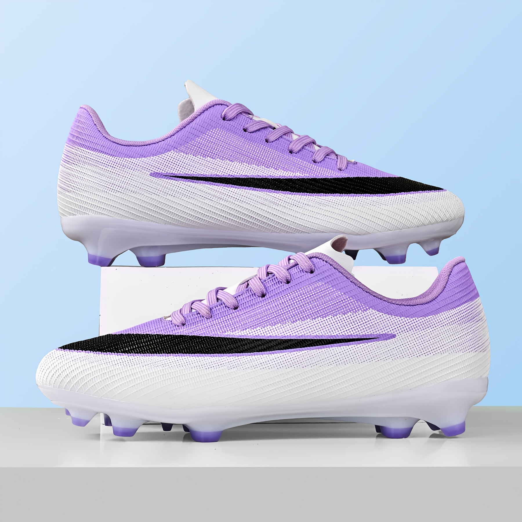 Low-cut football boots with combined AG/FG labelling